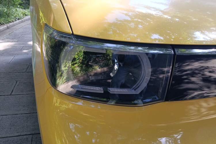 Used Wuling Hongguang MINIEV 2021 Macaron Premium Model – Lithium-NMC Right Front Headlight