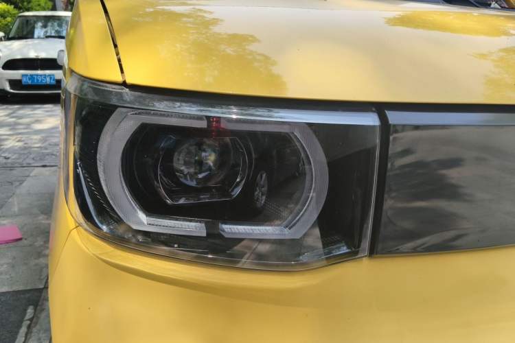 Used Wuling Hongguang MINIEV 2021 Macaron Fashion Edition Lithium-Ion Battery Right Front Headlight