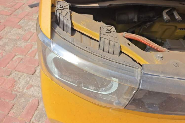 Used Wuling Hongguang MINIEV 2021 Macaron Sandwich Model 170 km Lithium Ternary Right Front Headlight