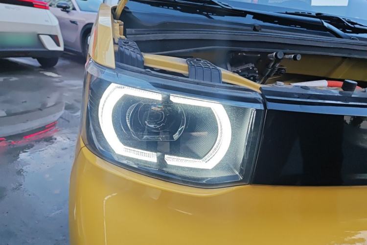 Used Wuling Hongguang MINIEV 2021 Macaron Premium Model – Lithium-NMC Right Front Headlight