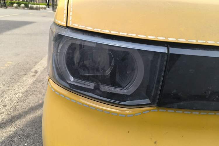 Used Wuling Hongguang MINIEV 2021 Macaron Premium Model – Lithium Iron Phosphate Right Front Headlight