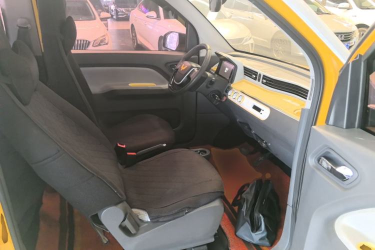 Used Wuling Hongguang MINIEV 2021 Macaron Sandwich Model 170 km Lithium Iron Phosphate Right Front Seat