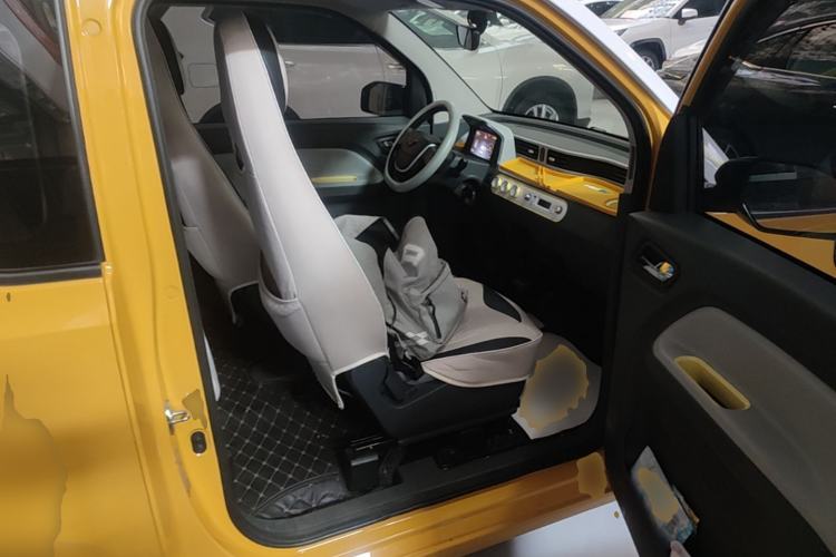 Used Wuling Hongguang MINIEV 2021 Macaron Fashion Edition Lithium-Ion Battery Right Front Seat
