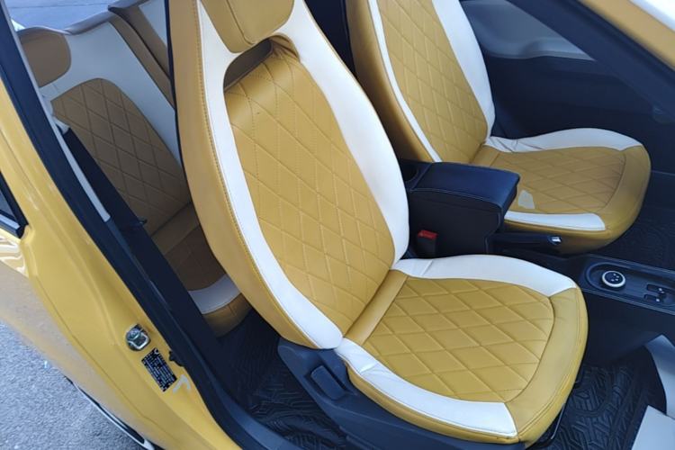 Used Wuling Hongguang MINIEV 2021 Macaron Sandwich Model 120 km Lithium Iron Phosphate Right Front Seat