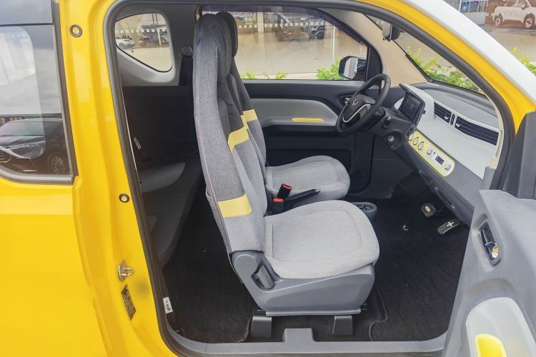 Used Wuling Hongguang MINIEV 2021 Macaron Premium Model – Lithium-NMC Right Front Seat