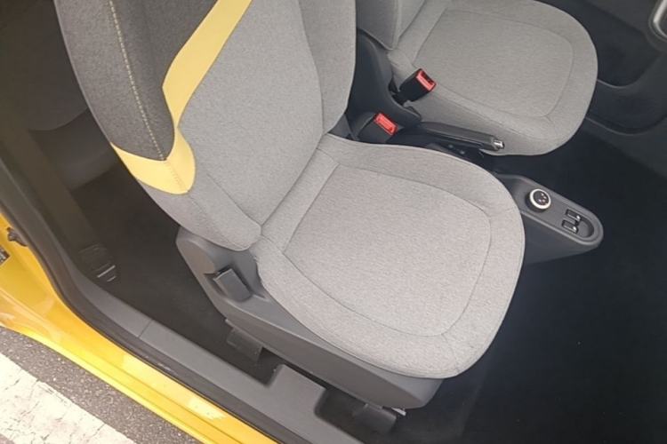 Used Wuling Hongguang MINIEV 2021 Macaron Fashion Model Lithium Iron Phosphate Right Front Seat