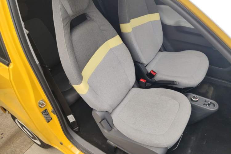 Used Wuling Hongguang MINIEV 2021 Macaron Fashion Model Lithium Iron Phosphate Right Front Seat
