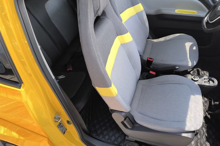 Used Wuling Hongguang MINIEV 2021 Macaron Fashion Model Lithium Iron Phosphate Right Front Seat