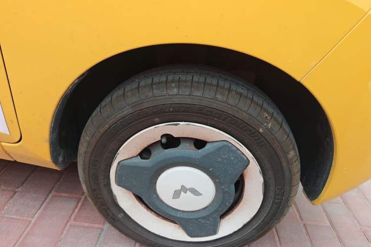 Used Wuling Hongguang MINIEV 2021 Macaron Fashion Edition Lithium-Ion Battery Right Front Wheel Hub