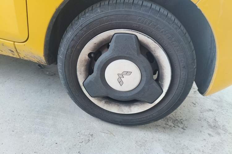 Used Wuling Hongguang MINIEV 2021 Macaron Fashion Model Lithium Iron Phosphate Right Front Wheel Hub