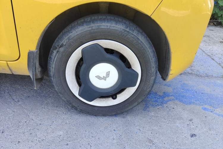 Used Wuling Hongguang MINIEV 2021 Macaron Premium Model – Lithium Iron Phosphate Right Front Wheel Hub