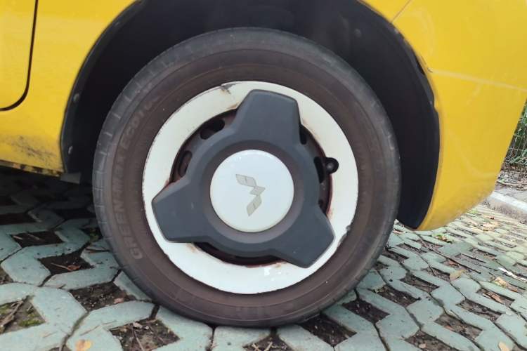 Used Wuling Hongguang MINIEV 2021 Macaron Fashion Model Lithium Iron Phosphate Right Front Wheel Hub