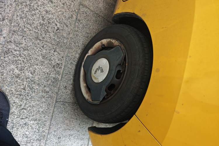 Used Wuling Hongguang MINIEV 2021 Macaron Sandwich Model 170 km Lithium Iron Phosphate Right Front Wheel Hub