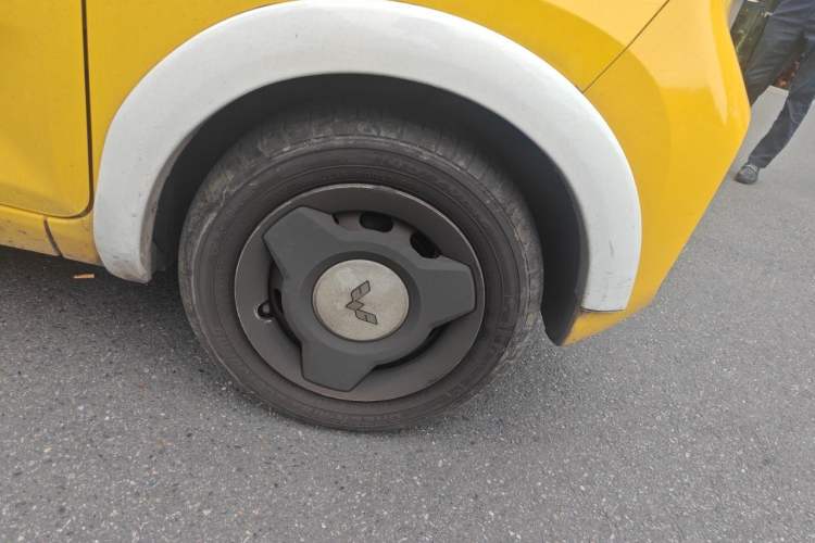 Used Wuling Hongguang MINIEV 2021 Macaron Premium Model – Lithium-NMC Right Front Wheel Hub