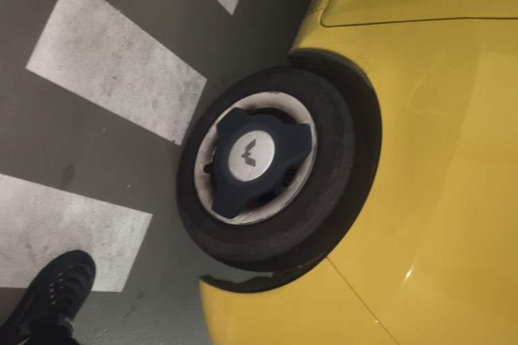 Used Wuling Hongguang MINIEV 2021 Macaron Premium Model – Lithium-NMC Right Front Wheel Hub