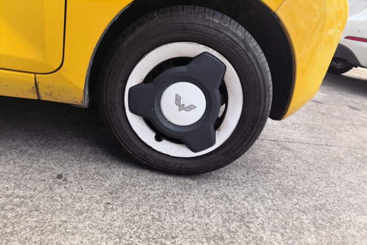 Used Wuling Hongguang MINIEV 2021 Macaron Fashion Edition Lithium-Ion Battery Right Front Wheel Hub
