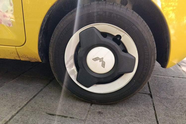Used Wuling Hongguang MINIEV 2021 Macaron Premium Model – Lithium-NMC Right Front Wheel Hub