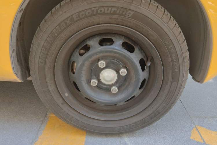 Used Wuling Hongguang MINIEV 2021 Macaron Fashion Model Lithium Iron Phosphate Right Front Wheel Hub