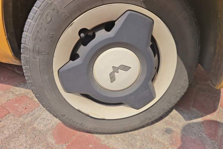 Used Wuling Hongguang MINIEV 2021 Macaron Sandwich Model 170 km Lithium Ternary Right Front Wheel Hub