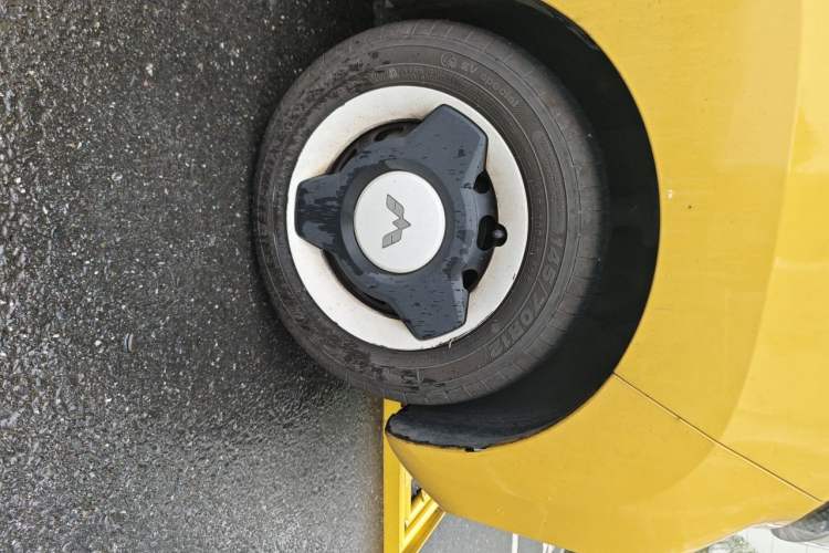 Used Wuling Hongguang MINIEV 2021 Macaron Premium Model – Lithium Iron Phosphate Right Front Wheel Hub