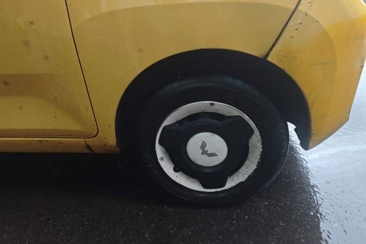 Used Wuling Hongguang MINIEV 2021 Macaron Fashion Model Lithium Iron Phosphate Right Front Wheel Hub