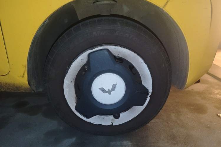 Used Wuling Hongguang MINIEV 2021 Macaron Fashion Edition Lithium-Ion Battery Right Front Wheel Hub