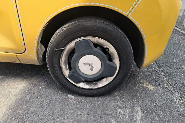 Used Wuling Hongguang MINIEV 2021 Macaron Premium Model – Lithium Iron Phosphate Right Front Wheel Hub