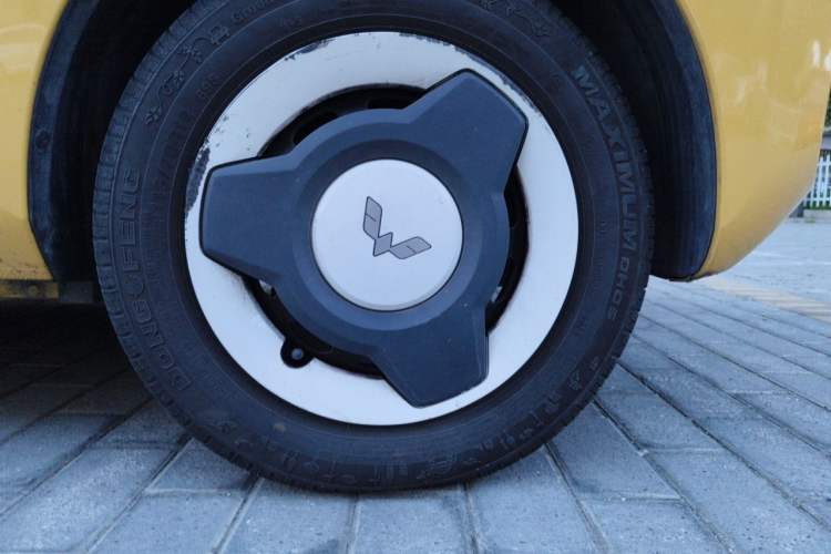 Used Wuling Hongguang MINIEV 2021 Macaron Premium Model – Lithium-NMC Right Front Wheel Hub