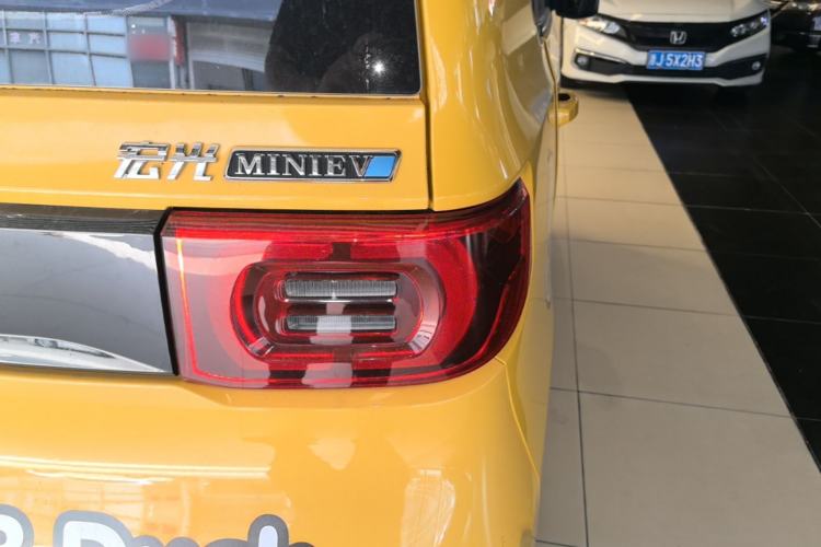 Used Wuling Hongguang MINIEV 2021 Macaron Sandwich Model 170 km Lithium Iron Phosphate Right Rear Taillight