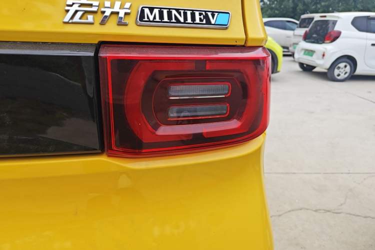 Used Wuling Hongguang MINIEV 2021 Macaron Fashion Edition Lithium-Ion Battery Right Rear Taillight