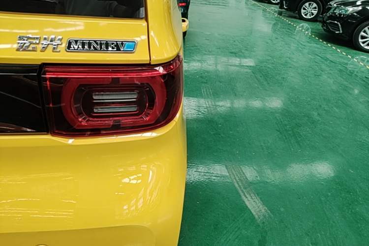 Used Wuling Hongguang MINIEV 2021 Macaron Premium Model – Lithium Iron Phosphate Right Rear Taillight