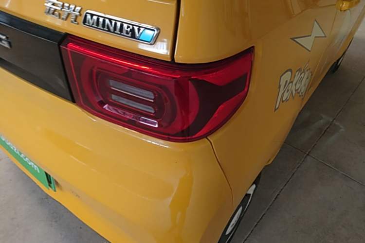 Used Wuling Hongguang MINIEV 2021 Macaron Fashion Edition Lithium-Ion Battery Right Rear Taillight