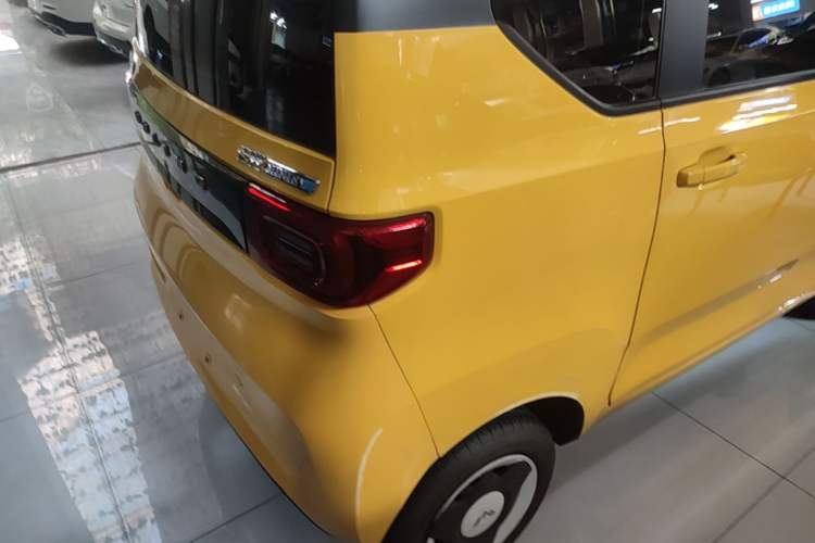 Used Wuling Hongguang MINIEV 2021 Macaron Fashion Edition Lithium-Ion Battery Right Rear Taillight