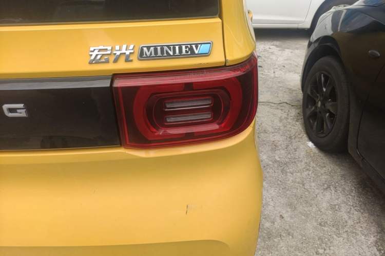 Used Wuling Hongguang MINIEV 2021 Macaron Premium Model – Lithium Iron Phosphate Right Rear Taillight