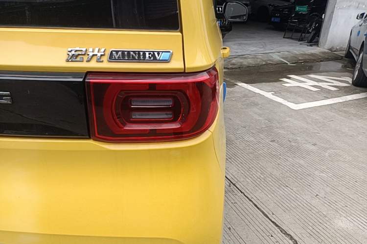 Used Wuling Hongguang MINIEV 2021 Macaron Fashion Model Lithium Iron Phosphate Right Rear Taillight