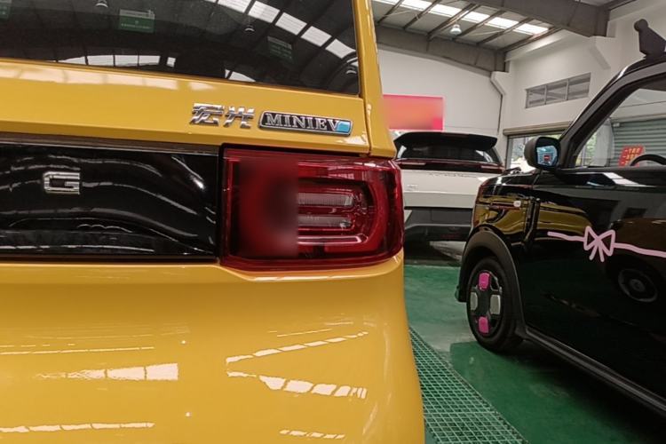 Used Wuling Hongguang MINIEV 2021 Macaron Premium Model – Lithium Iron Phosphate Right Rear Taillight