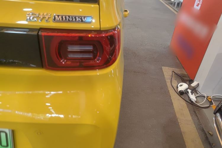 Used Wuling Hongguang MINIEV 2021 Macaron Premium Model – Lithium Iron Phosphate Right Rear Taillight