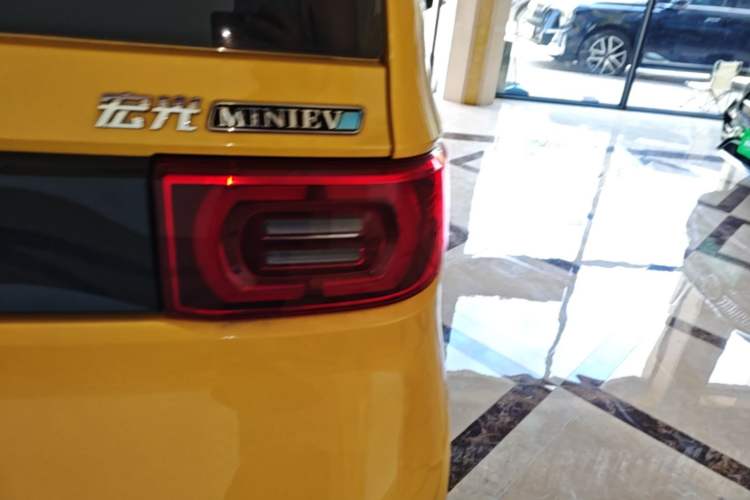 Used Wuling Hongguang MINIEV 2021 Macaron Fashion Edition Lithium-Ion Battery Right Rear Taillight