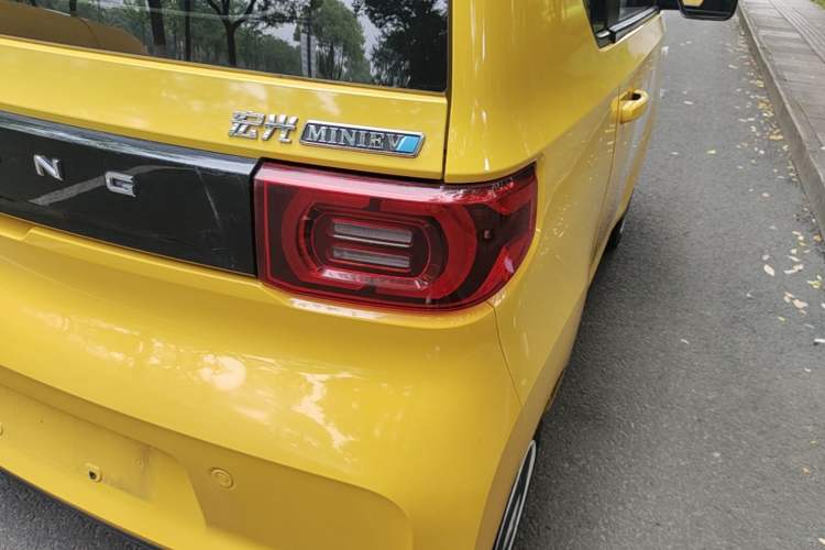Used Wuling Hongguang MINIEV 2021 Macaron Premium Model – Lithium Iron Phosphate Right Rear Taillight