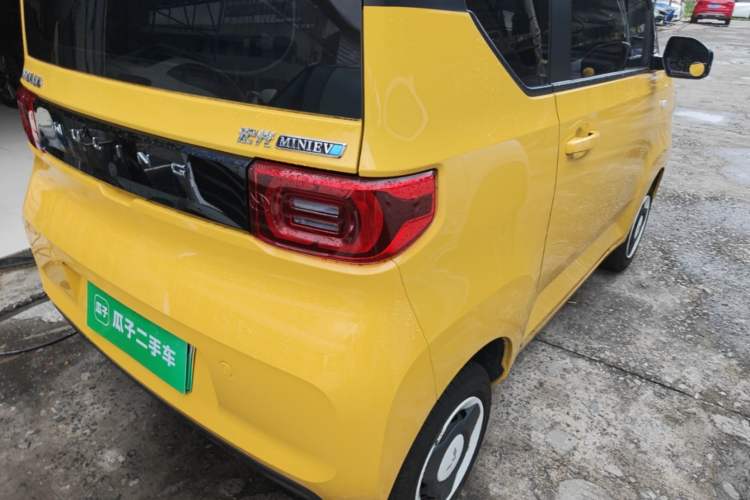 Used Wuling Hongguang MINIEV 2021 Macaron Fashion Edition Lithium-Ion Battery Right Rear Taillight