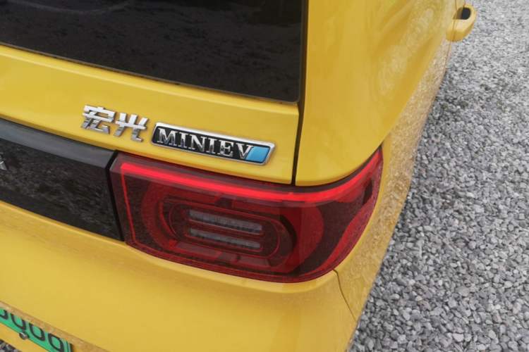 Used Wuling Hongguang MINIEV 2021 Macaron Premium Model – Lithium Iron Phosphate Right Rear Taillight