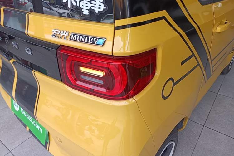 Used Wuling Hongguang MINIEV 2021 Macaron Premium Model – Lithium Iron Phosphate Right Rear Taillight