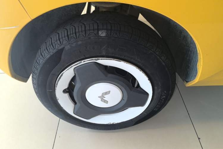 Used Wuling Hongguang MINIEV 2021 Macaron Sandwich Model 170 km Lithium Iron Phosphate Right Rear Wheel Hub