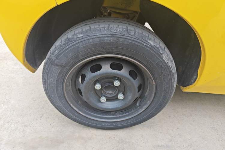 Used Wuling Hongguang MINIEV 2021 Macaron Fashion Edition Lithium-Ion Battery Right Rear Wheel Hub