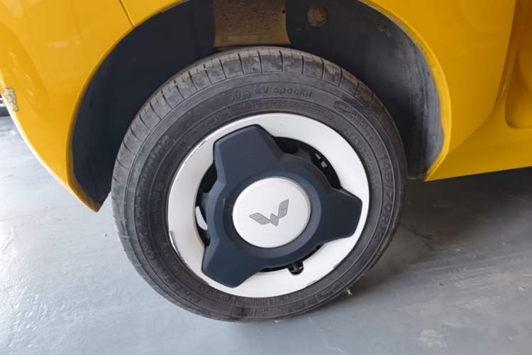 Used Wuling Hongguang MINIEV 2021 Macaron Premium Model – Lithium Iron Phosphate Right Rear Wheel Hub