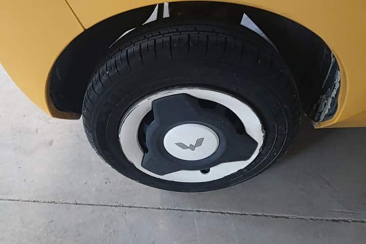 Used Wuling Hongguang MINIEV 2021 Macaron Fashion Edition Lithium-Ion Battery Right Rear Wheel Hub