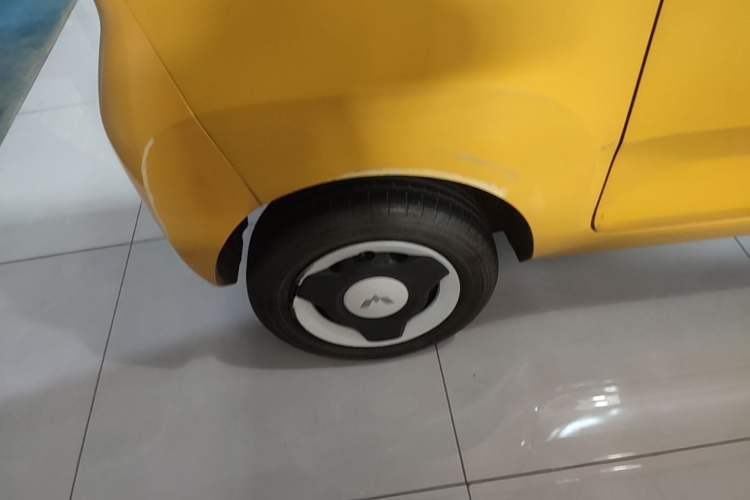 Used Wuling Hongguang MINIEV 2021 Macaron Fashion Edition Lithium-Ion Battery Right Rear Wheel Hub