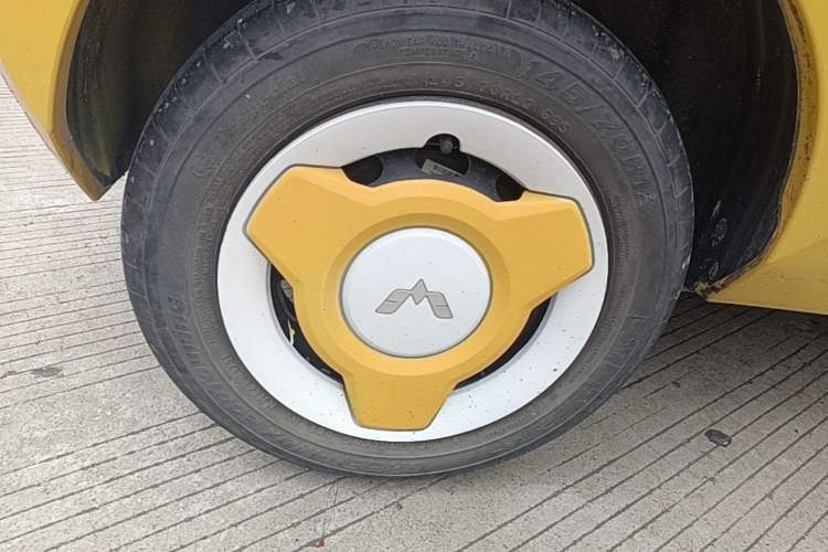 Used Wuling Hongguang MINIEV 2021 Macaron Fashion Model Lithium Iron Phosphate Right Rear Wheel Hub