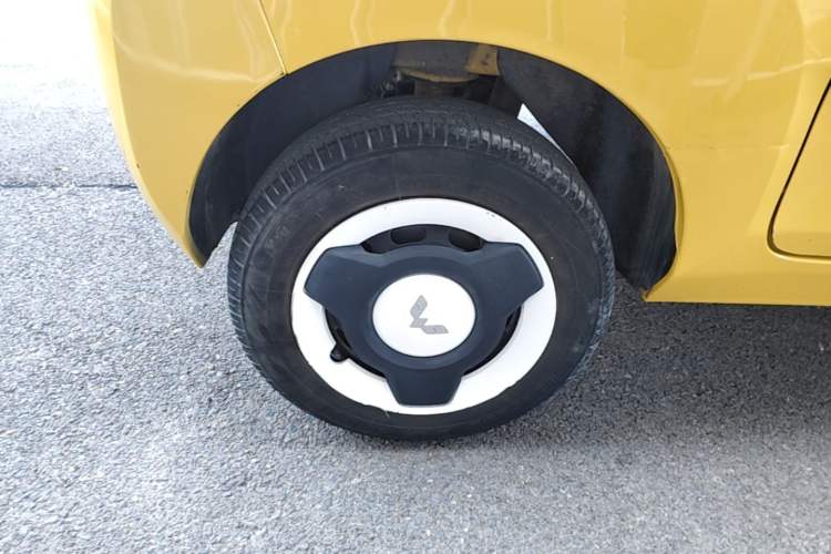 Used Wuling Hongguang MINIEV 2021 Macaron Sandwich Model 120 km Lithium Iron Phosphate Right Rear Wheel Hub