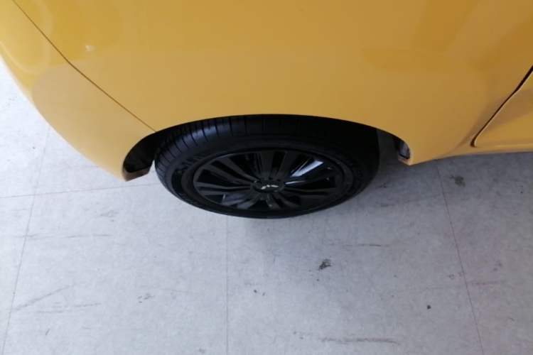 Used Wuling Hongguang MINIEV 2021 Macaron Fashion Edition Lithium-Ion Battery Right Rear Wheel Hub